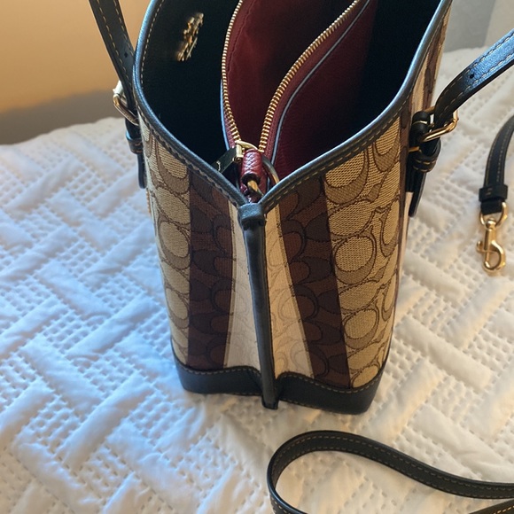 Coach Bag w/ removable strap - Picture 5 of 14